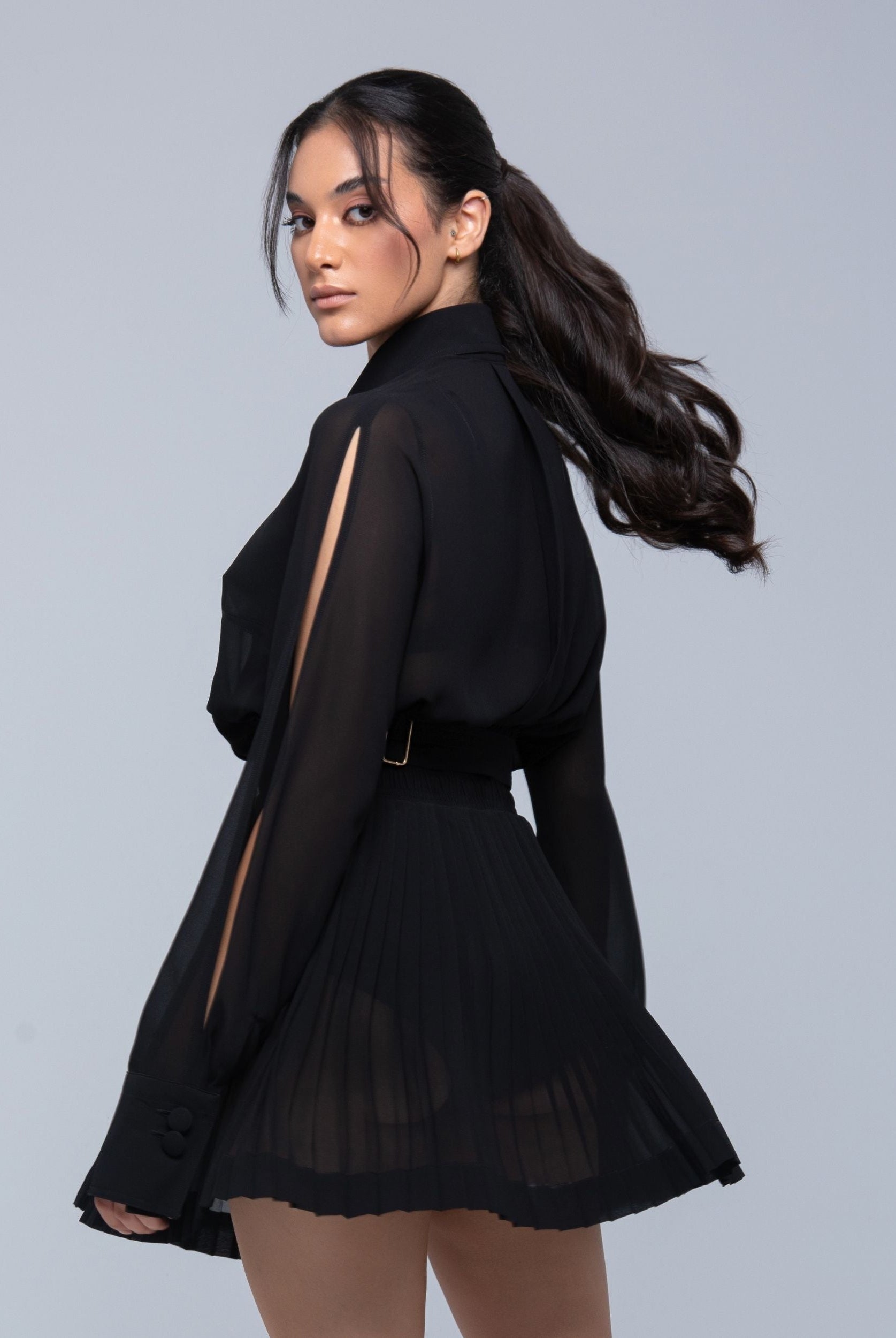 Sheer mini skirt with pleated lightweight fabric and one-side slit