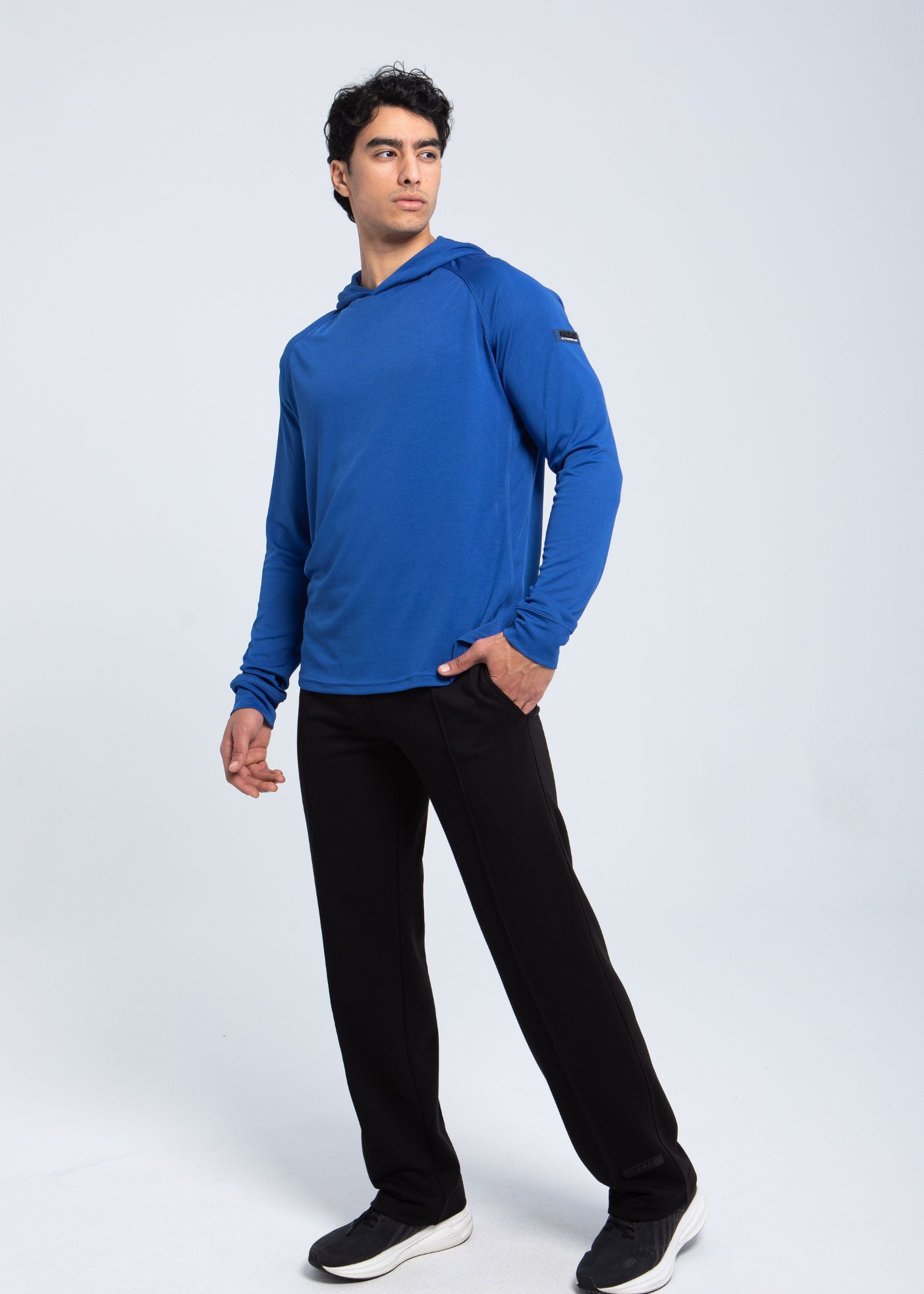 Men’s hooded performance shirt relaxed athletic fit detail